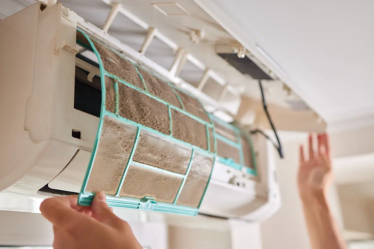 How to Replace an Air Conditioner Filter In Your House