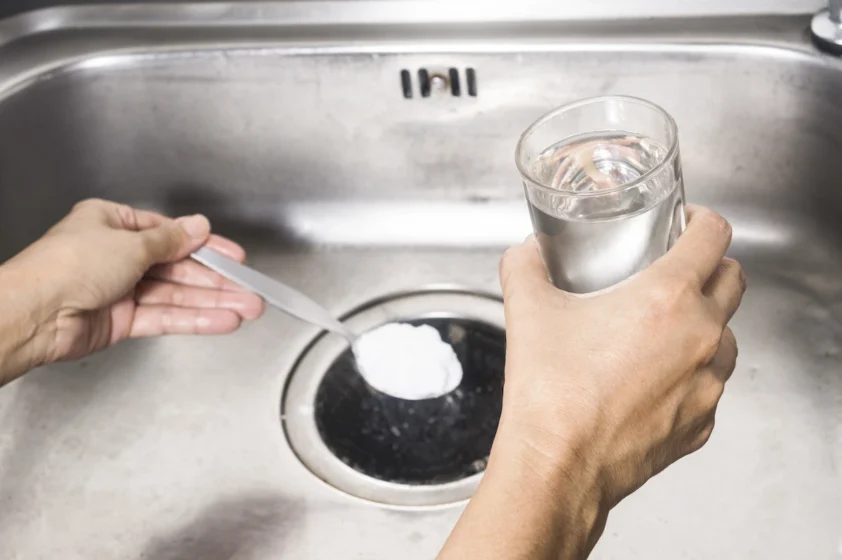 unclog-kitchen-sink-with-baking-soda-and-vinegar